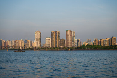 浙江杭州城市江景建筑群