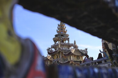 大叻彩色瓷片寺庙建筑局部