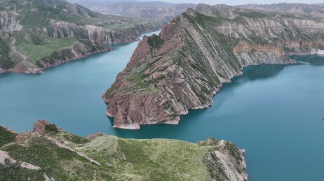 新疆玛纳斯：“海蓝之心”——肯斯瓦特蓝湖