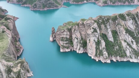 新疆玛纳斯：“海蓝之心”——肯斯瓦特蓝湖