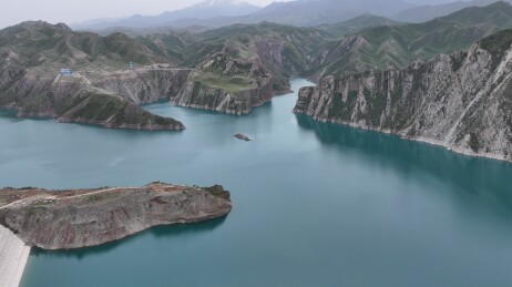 新疆玛纳斯：“海蓝之心”——肯斯瓦特蓝湖