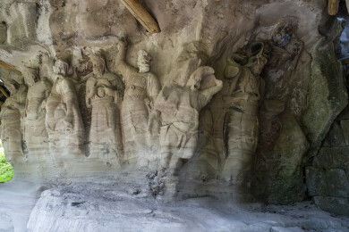 四川安岳石刻茗山寺护法神龛造像