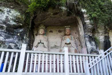 四川安岳石刻茗山寺佛道合龛石窟造像