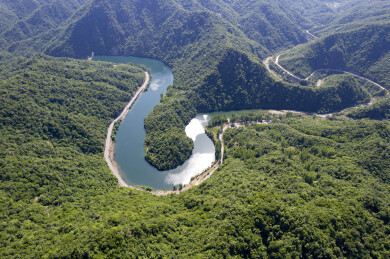 青山绿水峡谷河流湖泊航拍俯拍