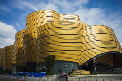 蓝天下的武汉城市建筑风光