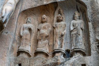 河南洛阳龙门石窟奉先寺崖壁佛像