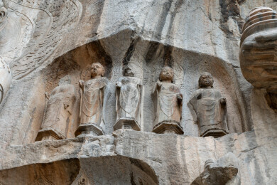 河南洛阳龙门石窟奉先寺崖壁佛像