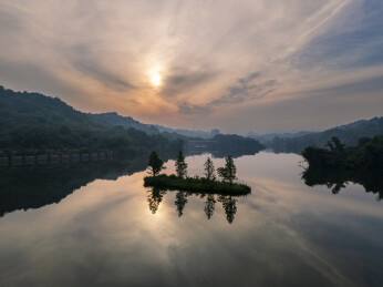 重庆铜梁玄天湖景区日出风光航拍