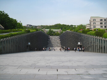 韩国首尔梨花女子大学的著名建筑梨花深谷