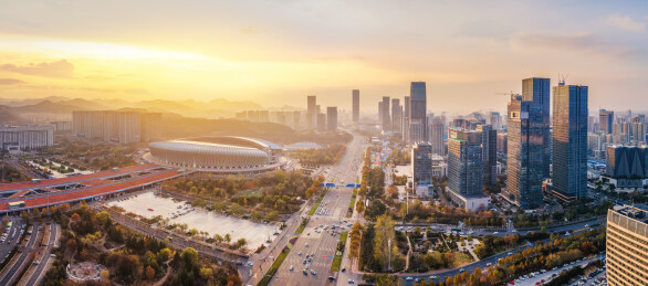 航拍济南经十路体育场馆城市天际