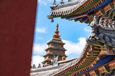 内蒙古呼和浩特大召寺藏式建筑古建筑屋顶