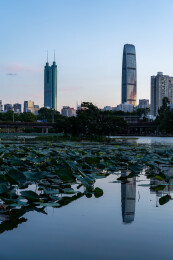 深圳洪湖公园黄昏城市天际线