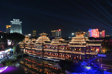 南宁相思小镇侗族风雨桥夜景风光