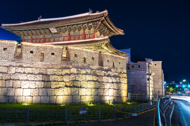 韩国首尔兴仁之门古建筑夜景