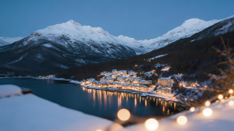 湖畔雪镇灯火温馨