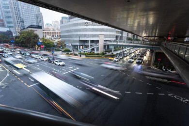 城市交通拥堵夜景 上海晚高峰城市通勤