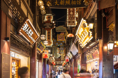 上海豫园城隍庙古风建筑 热闹的街景