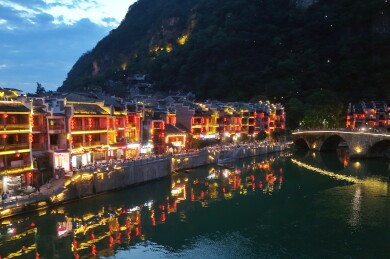 贵州镇远古镇·舞阳河畔太极古城夜景与山水