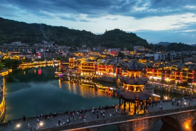 贵州镇远古镇·舞阳河畔太极古城夜景与山水