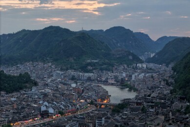 贵州镇远古镇·舞阳河畔太极古城夜景与山水