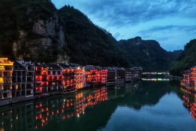 贵州镇远古镇·舞阳河畔太极古城夜景与山水