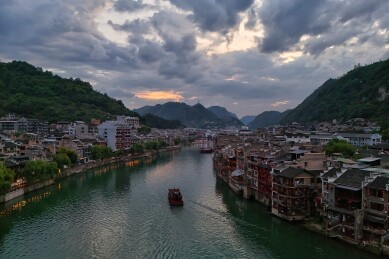 贵州镇远古镇·舞阳河畔太极古城夜景与山水