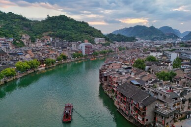 贵州镇远古镇·舞阳河畔太极古城夜景与山水