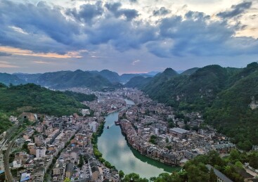 贵州镇远古镇·舞阳河畔太极古城夜景与山水