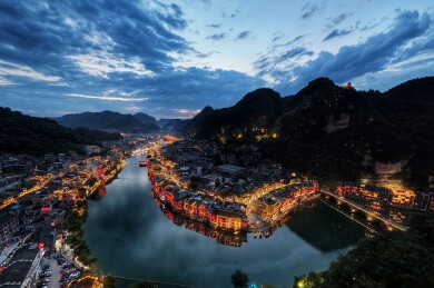 贵州镇远古镇·舞阳河畔太极古城夜景与山水