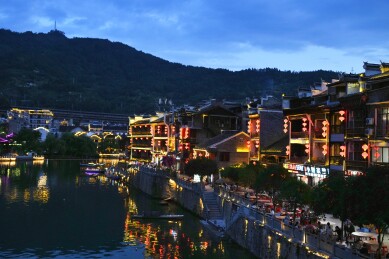 贵州镇远古镇·舞阳河畔太极古城夜景与山水