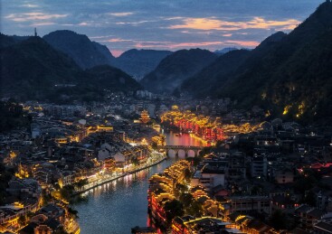 贵州镇远古镇·舞阳河畔太极古城夜景与山水