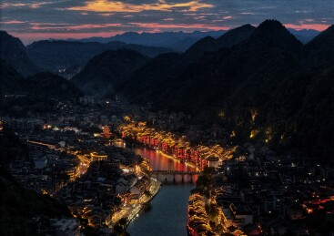 贵州镇远古镇·舞阳河畔太极古城夜景与山水