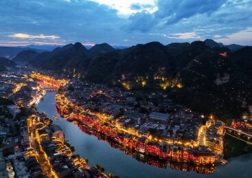 贵州镇远古镇·舞阳河畔太极古城夜景与山水