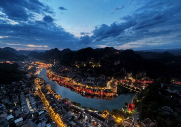 贵州镇远古镇·舞阳河畔太极古城夜景与山水