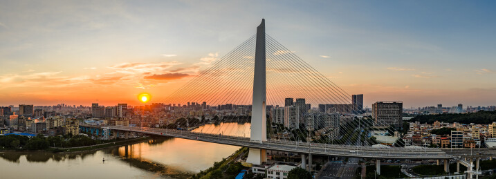 中国广东省佛山市南海有轨电车平洲大桥