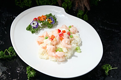 白盘装芙蓉滑蛋炒大虾仁