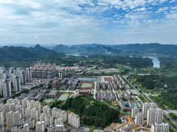 贵州省遵义市新蒲新区，遵义实验学校