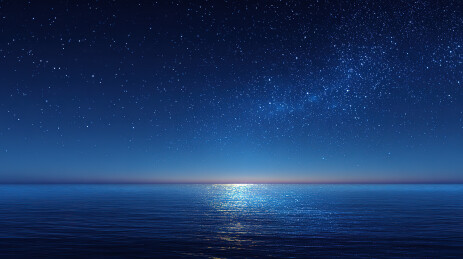 星空下的宁静海面