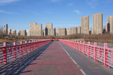 沈阳沈北蒲河景观路慢行路，冬季城市风光