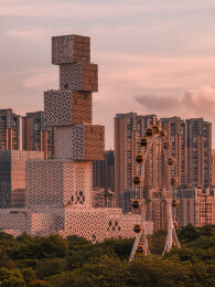 夕阳下的佛山坊塔
