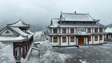 云南彝良小草坝春雪