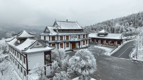 云南彝良小草坝春雪