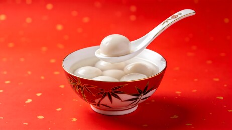 红底瓷碗汤圆