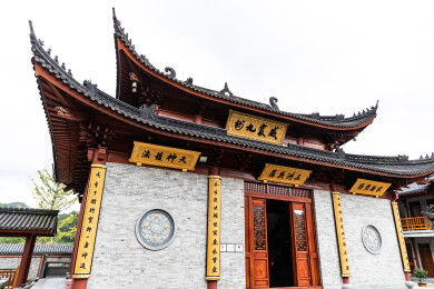 中国浙江宁波市东钱湖霞屿禅寺