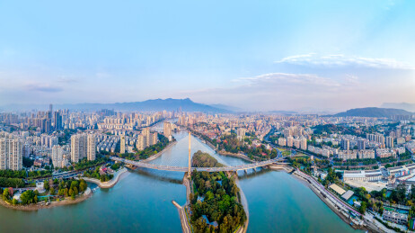 航拍福建福州闽江两岸城市全景天际线风光