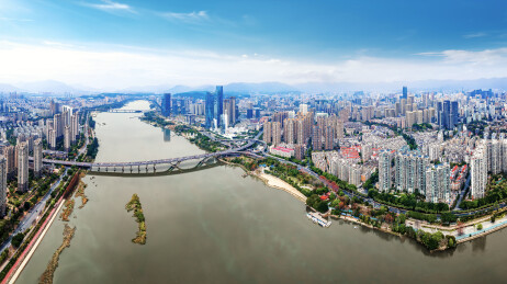 航拍福建福州闽江两岸城市全景天际线风光