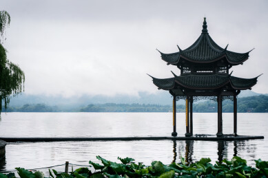 雨天 杭州西湖集贤亭的风景