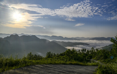 重庆酉阳：云铺千岭秀 日破万山明