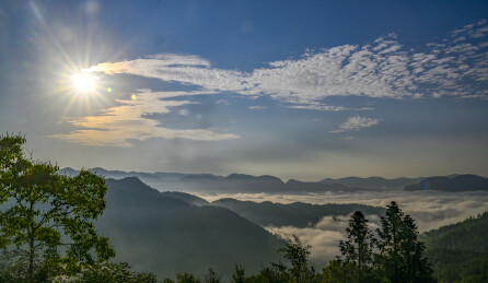 重庆酉阳：云铺千岭秀 日破万山明