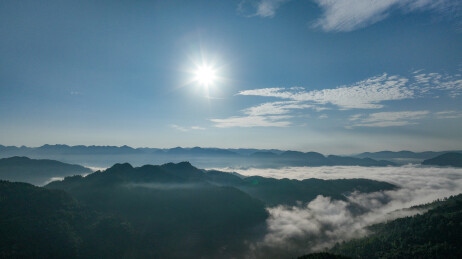 重庆酉阳：云铺千岭秀 日破万山明